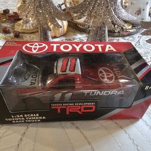 Racing Champions - 2006 Diecast 1:24 Toyota #11 Craftsman Truck - NEW